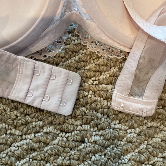 EUC DKNY Pale Pink Bra - Size 36DD - Picture 4 of 6